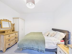 BEDROOM - click for photo gallery